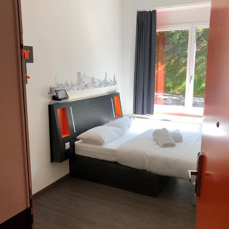 Easyhotel Zurich West Екстериор снимка