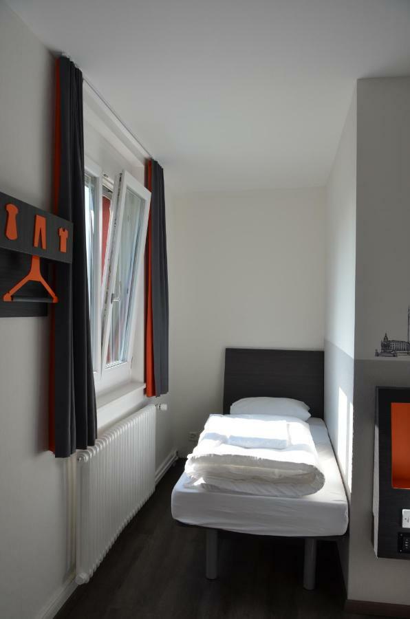 Easyhotel Zurich West Екстериор снимка