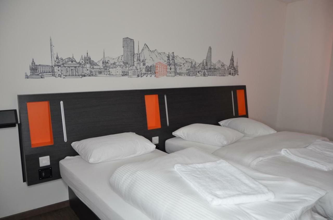 Easyhotel Zurich West Екстериор снимка